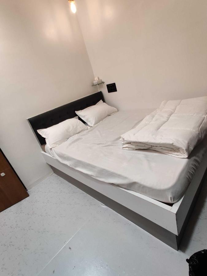Oyo 91692 The You And Me Hotel Utrān Eksteriør billede